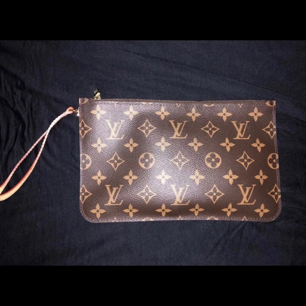 Louis Vuitton Neverfull Clutch